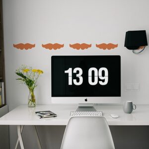 Stickers frise pour bureau moustache orange !
