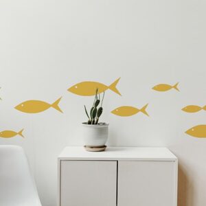 Stickers sur mur salon avec poissons jaunes dessiné