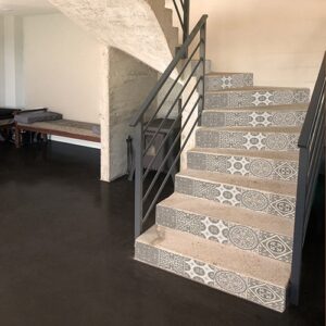 rouleau adhesif sticker contremarche escalier effet carreaux de ciment sobre chic et moderne
