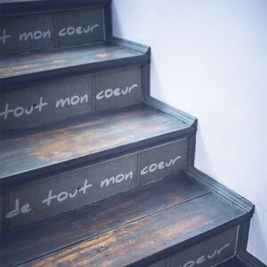 Adhésifs escaliers "de tout mon coeur" design béton sur escalier style rustique