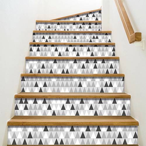 Triangles multicolors blanc gris et noirs à sticker sur vos contremarches