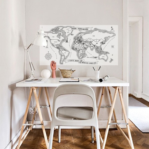 Sticker mural carte du monde à colorier sticker mural carte du monde collé au mur au dessus d'un bureau