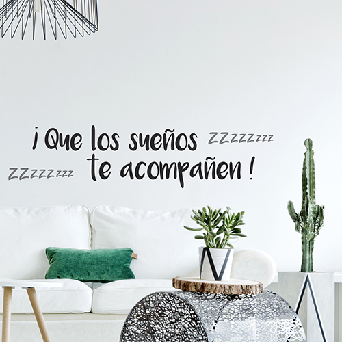 Sticker citation autocollant Que Los Suenos dans unepièce à vivre moderne