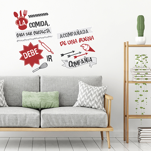 Sticker citation mural LA COMIDA élaboré Sticker rouge et noir citation LA COMIDA collé au mur d'une pièce à vivre
