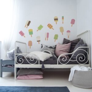 Sticker adhésif Glaces au dessus d'un lit décoration pour chambre