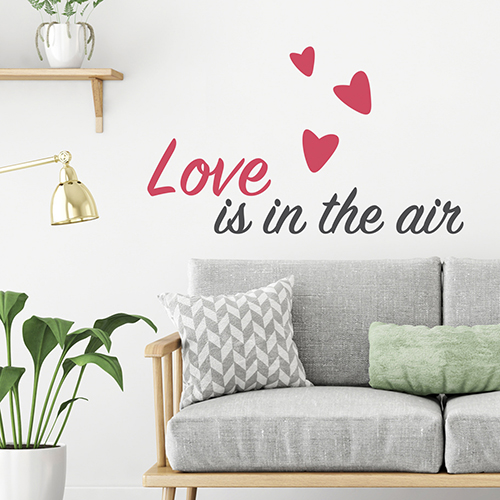 Salon décoré avec un sticker citation Love is in the Air