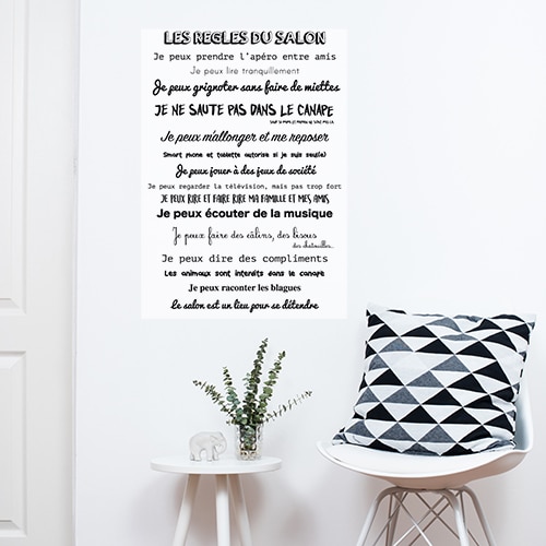 Sticker planche règle de la SDB au dessus d'une table déco pour la salle de bain