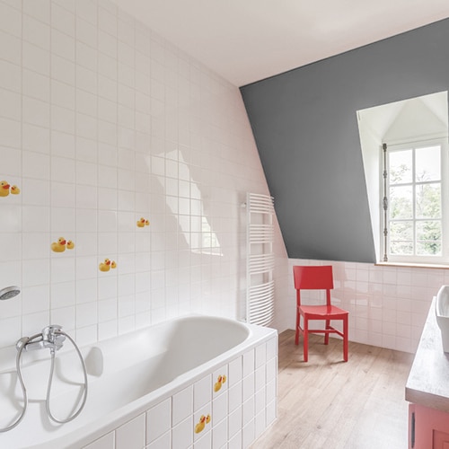 Stickers Canard Jaune et son bébé de face décoration pour carrelage au dessus d'une baignoire