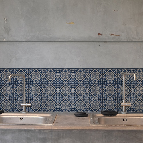 Adhésif décoration carrelage ciment bleu motif pour cuisine en béton gris