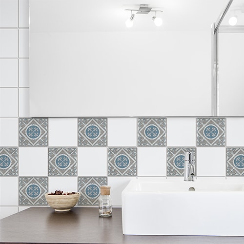 Adhésif décoration Baixa bleu et marron pour carrelage blanc de cuisine