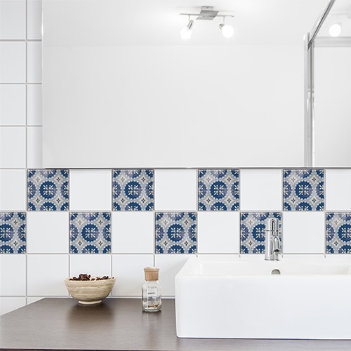 Adhésif décoration bleu Antico Tomar déco pour carrelage blanc de salle de bain moderne