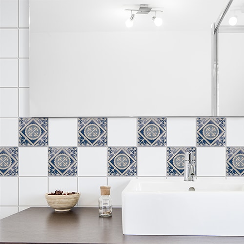 Autocollant Antico Tomar bleu déco pour carrelage blanc de salle de bain