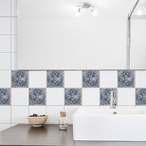 Adhésif bleu Antico Tomar décoration pour carrelage blanc de salle de bain moderne