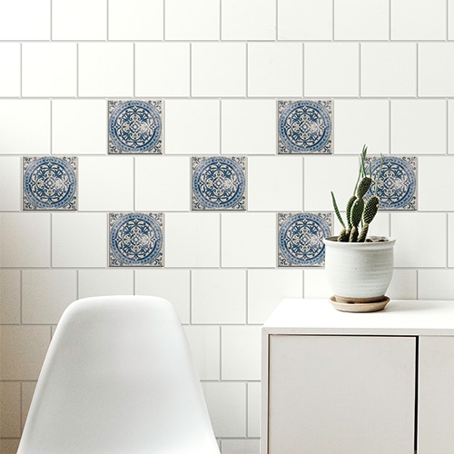 Autocollant gamme Antico Acores déco gris et bleu pour carrelage blanc de salle à manger