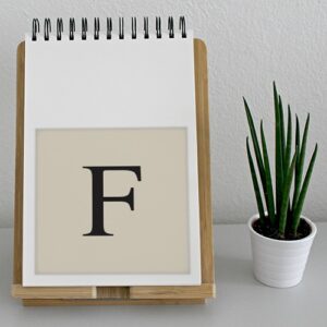 Adhésif sticker lettre "F" alphabet beige et noir pour déco d'agenda sur un meuble