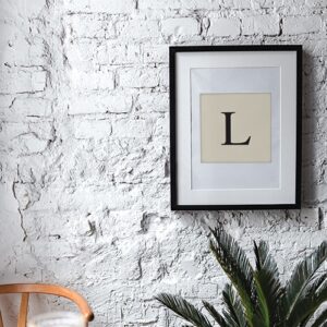 Autocollant déco d'intérieur d'alphabet Lettre "L" beige et noir pour cadre sur mur blanc