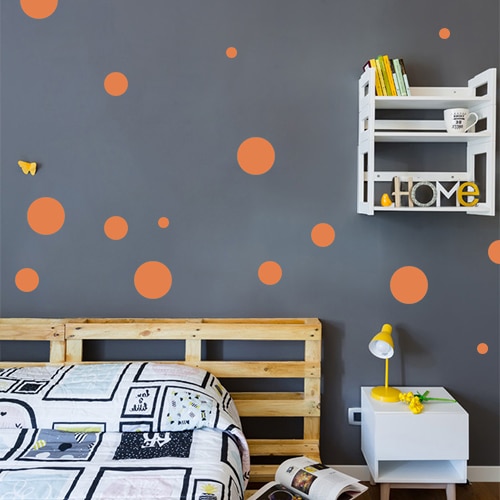 Adhésif sticker rond orange pour déco de mur foncé de chambre d'enfant