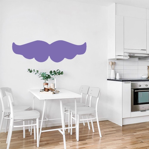 sticker autocollant géant moustache bien fournie violette colé au mur d'une cuisine