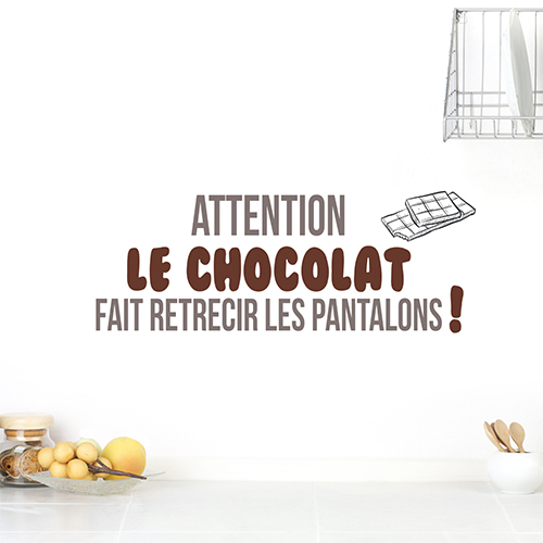 Sticker autocollant attention choco posé sur un mur