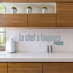 Sticker cuisine "le chef a toujours raison" sur mur de plan de travail