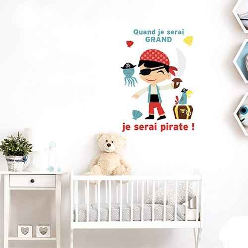 Sticker autocollant Pirates collé au dessus d'un lit de bébé