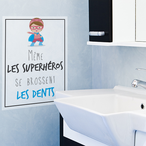 Autocollant superhéros et dents citation pour enfant à coté du lavabo de salle de bain