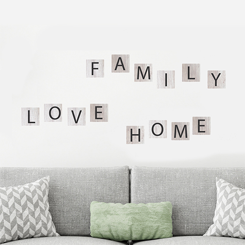 Adhésif citation family love home pour décoration mur blanc de salon