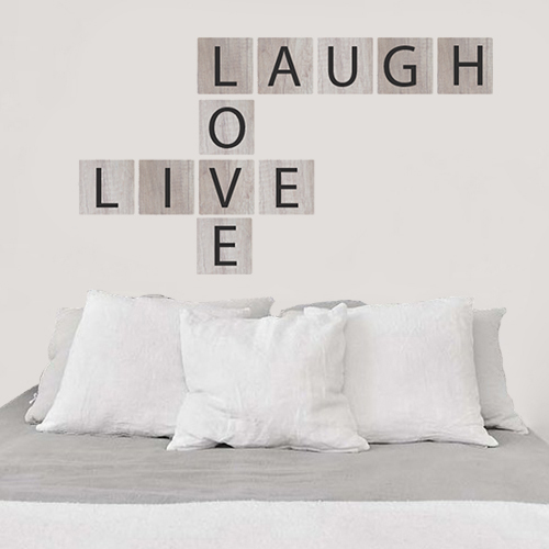 Sticker mural Live Love Laugh au dessus d'une tête de lit