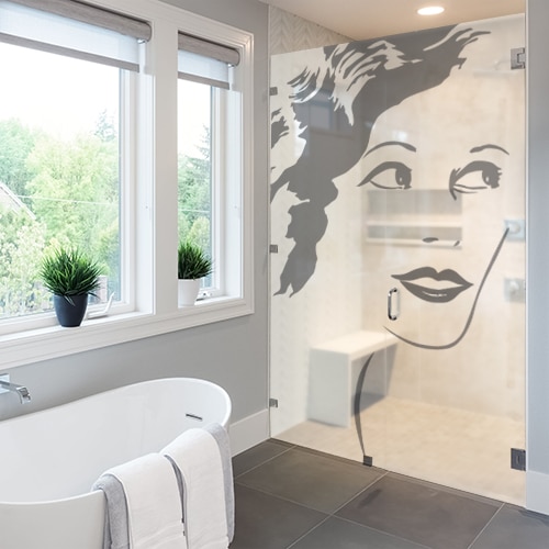 Sticker autocollant silhouette femme dans une salle de bain