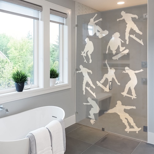 Autocollant pour paroi de douche gris déco Diapo Skaters pour salle de bain moderne