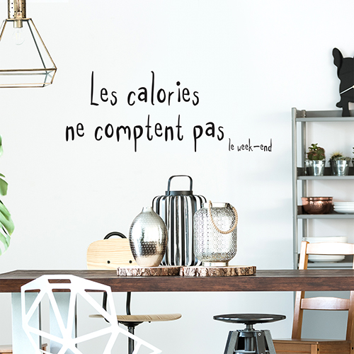 Sticker mural Les calories ne comptent pas au dessus d'une table à manger