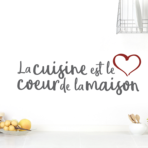 Sticker autocollant La cuisine est le coeur sur un mur blanc