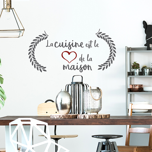 Stickers muraux La cuisine est le coeur de la maison au dessus d'une table à manger