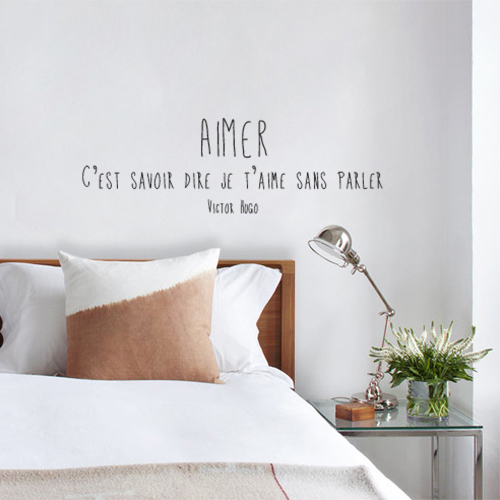 Sticker mural Aimer au dessus d'un lit d'adulte