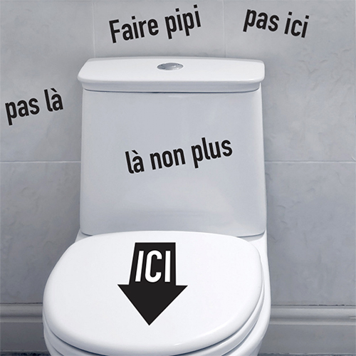 Salle de toilette moderne grise et blanche décorée avec un sticker citation faire pipi ici