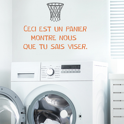 Citation autocollante Panier à linge collé au mur d'une salle de bain