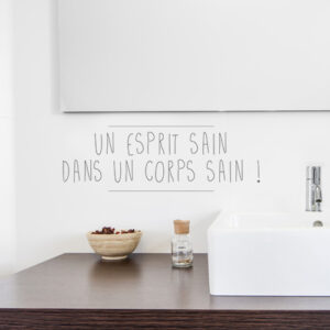 Sticker autocollant un esprit sain dans un corps sain collé dans une chambre à coucher