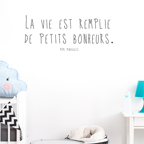 Pièce à vivre moderne décorée avec une citation adhésive Demain je me lève de bonheur