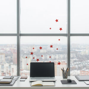 Stickers électrostatiques pour vitres étoiles rouges de Noël sur la fenetre d'un bureau moderne déco éphémère de fêtes