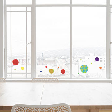 Stickers électrostatiques pour vitres et surfaces vitrées ronds carrés multicolore sur baie vitrée