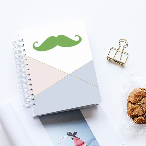 Sticker enfants déco moustache verte Adhésif vert en forme de moustache pour déco d'agenda