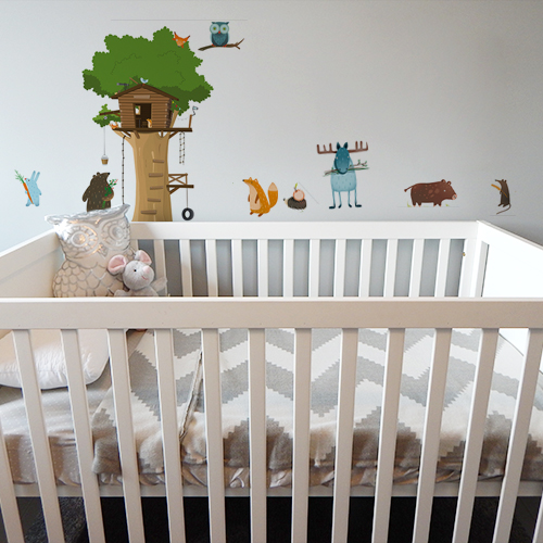 Autocollant déco rond rose pour mur blanc de chambre d'enfant