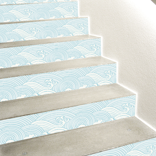 Escalier classique décoré avec des stickers autocollants plantes asiatiques bleu blanches rouges