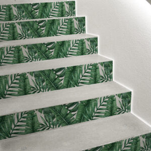 Personnaliser les escaliers modernes avec un stickers de contremarches jungle c'est facile grâce à ce motif de feuilles exotique.