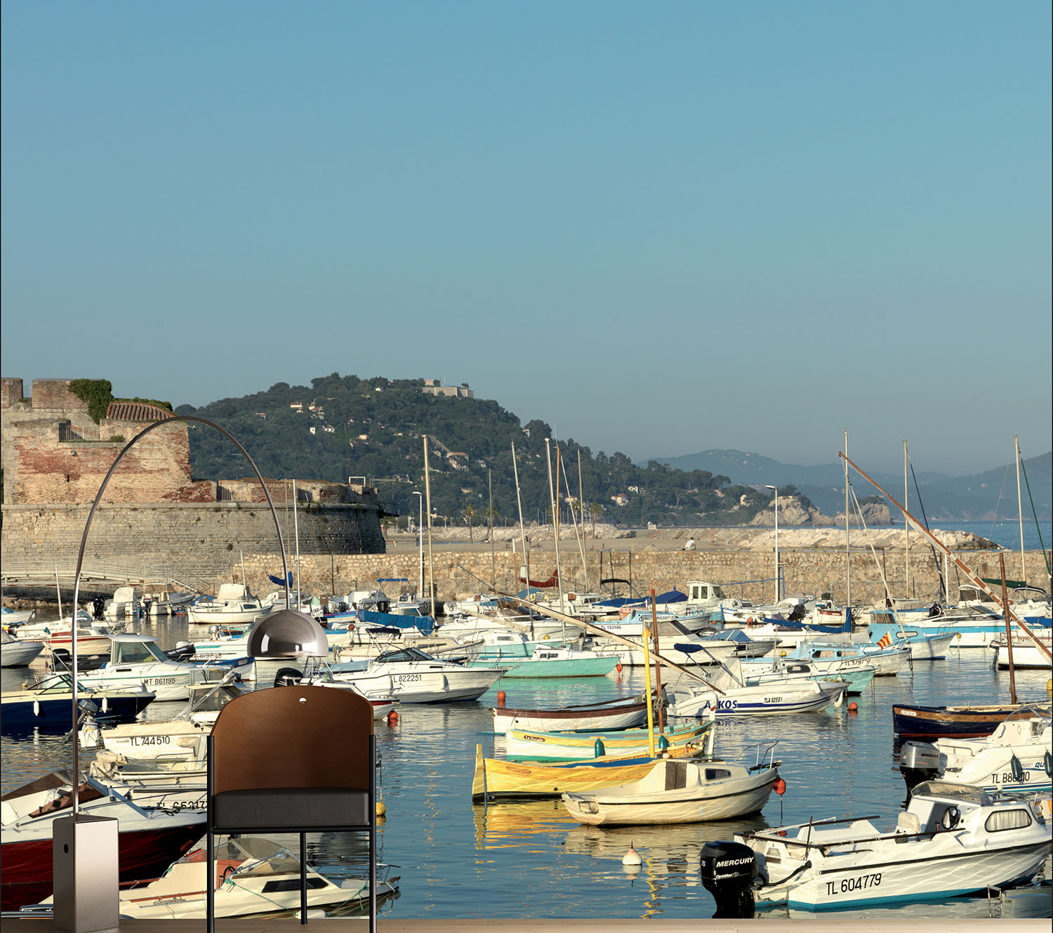 Visuel décoratif à coller avec le port de saint trop' et ses jolis petits bateaux