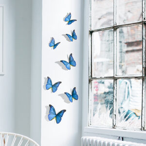 Sticker autocollant Papillons bleu cobalt sur un rebord de fenêtre