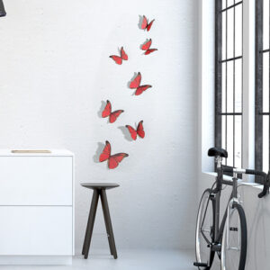 Sticker mural Papillons rouges sur un mur blanc avec un vélo