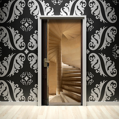 Notre sticker Escalier à vis pour porte sur mur design