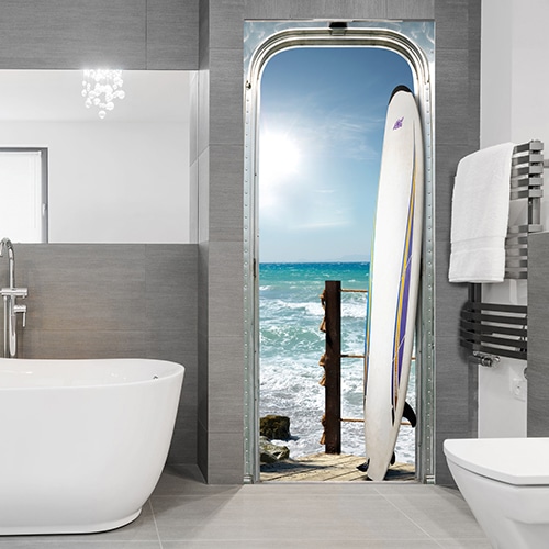 Sticker déco pour porte avec un Surf sur l'océan dans une salle de bain