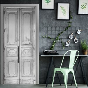 Sticker de porte composé d'un trompe l'oeil d'une vielle porte blanche patinée donnant un style design avec de l'ancien. Le décor est situé dans un bureau modern épuré